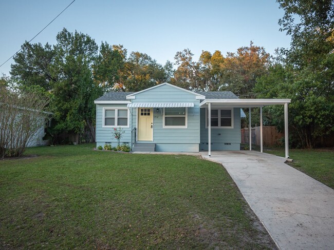Building Photo - 1512 E Fern Rd