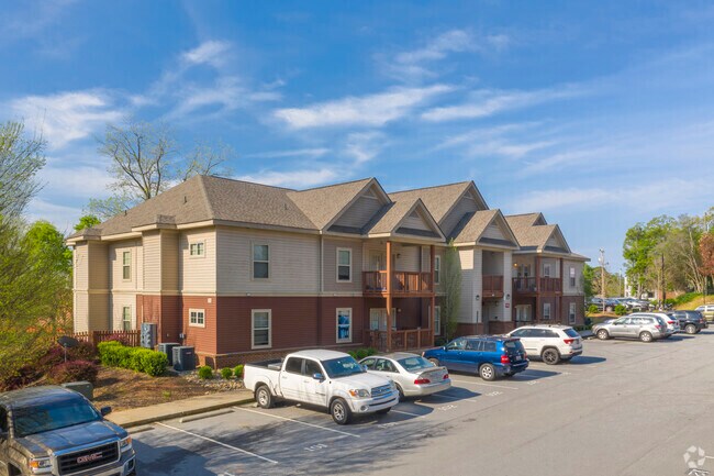 Photo - Pineherst Student Apartments