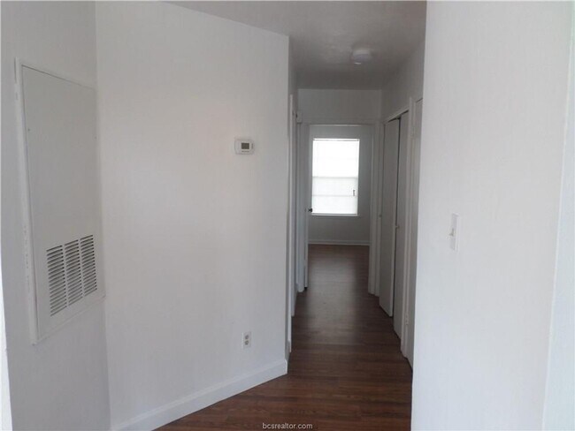 Photo - CUTE TWO BEDROOM ONE BATH DUPLEX ON SHUTTLE ROUTE