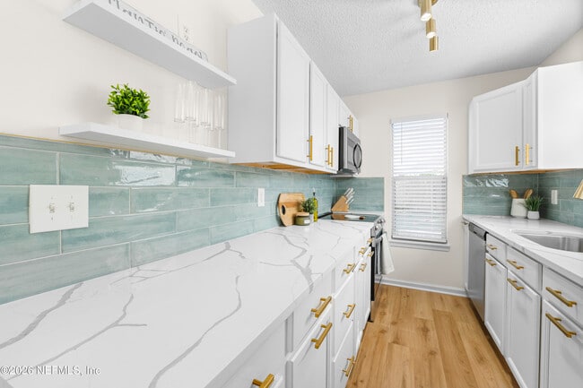 Building Photo - 1105 Mimosa Cove Ct W