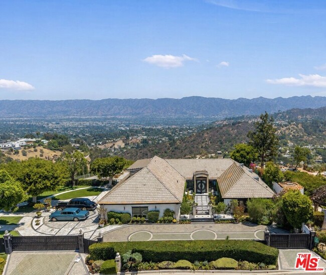 Building Photo - 8416 Skyline Dr