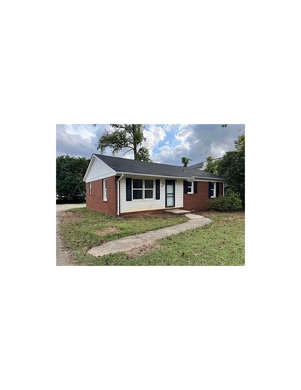 Photo - Room in House on West Blvd