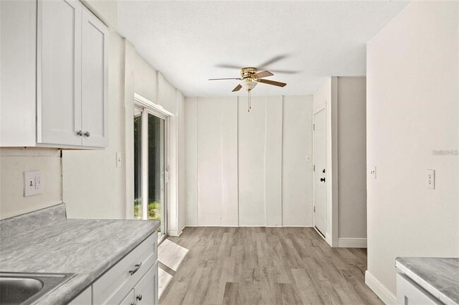 Photo - 950 Pearl Dr