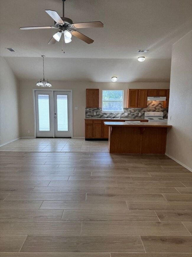 Photo - 400 Blue Shale Dr