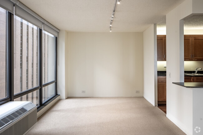 2BR, 2BA - 1,352SF - Dining Room - Columbus Plaza