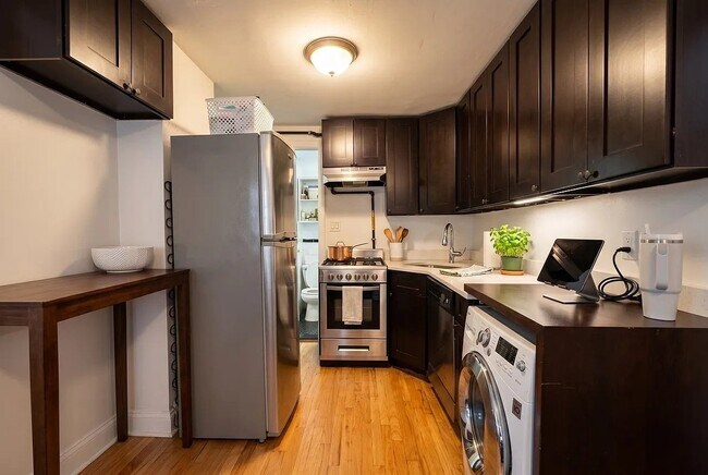 Photo - 118 E 4th St Unit 11
