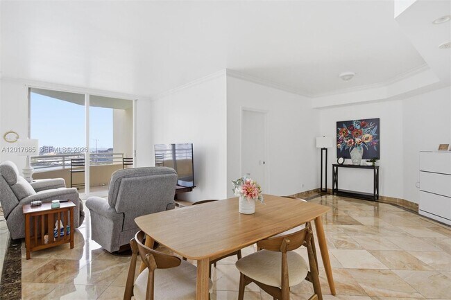 Photo - 888 Brickell Key Dr Unit 2010