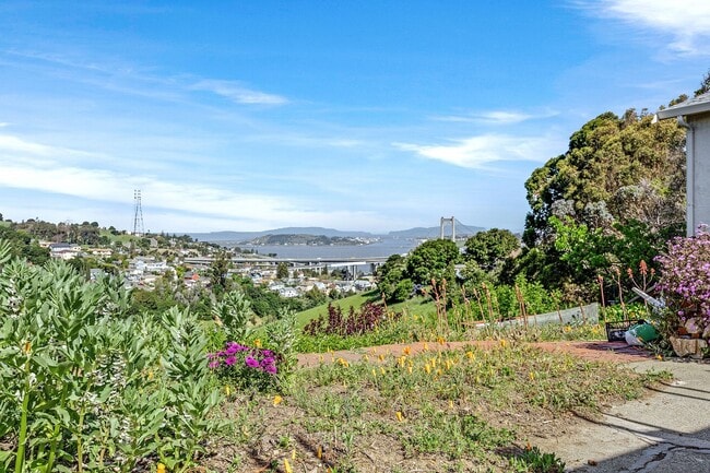 Photo - One level home Crockett, magnificent VIEWS