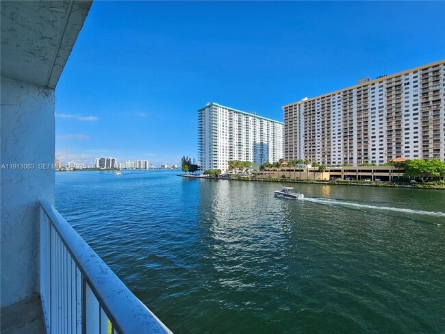 Building Photo - 4000 NE 169th St Unit 302