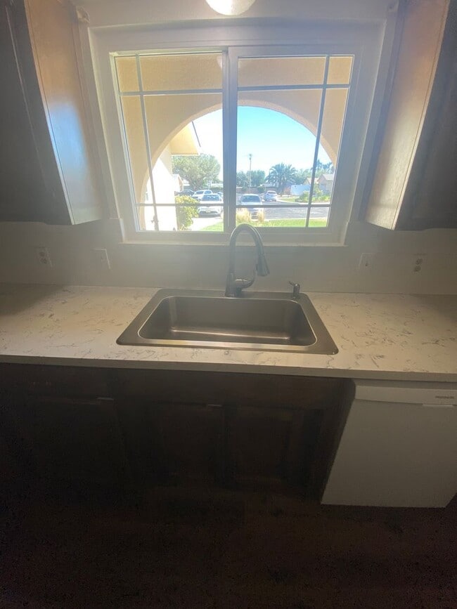 Photo - Spacious home in Northeast Hanford, central air, quiet cul-de-sac lot!