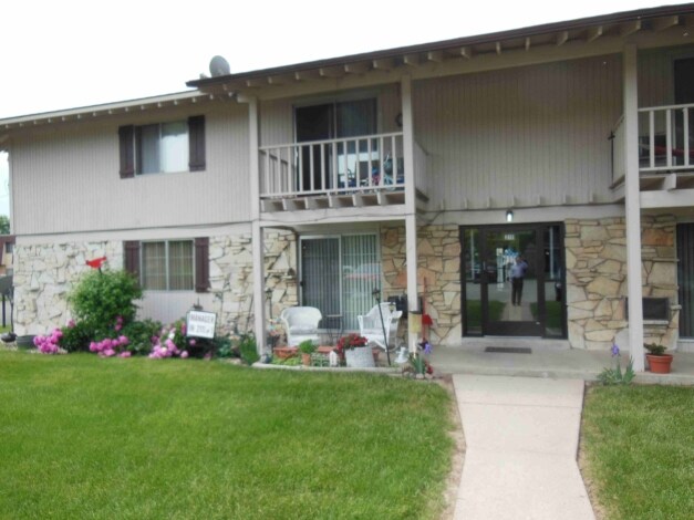 Maplecrest Apartments - Maplecrest Apartments