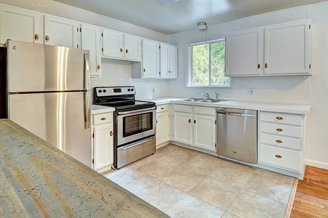 Photo - 1110 6th St Apartamento Unidad 1110