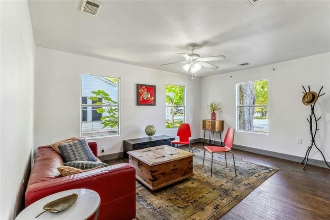 Photo - 204 Wilkes St