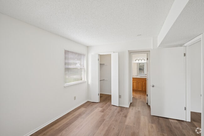 2BR, 2BA - 1,000SF - Primary Bedroom/ Closet - Briarwood Meadows