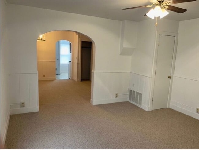 Building Photo - 313 Walnut St