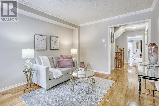 Photo - 75 Carpendale Crescent