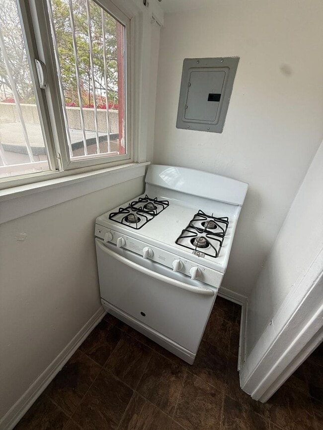 Photo - 4625 Kingswell Ave Unit 4625