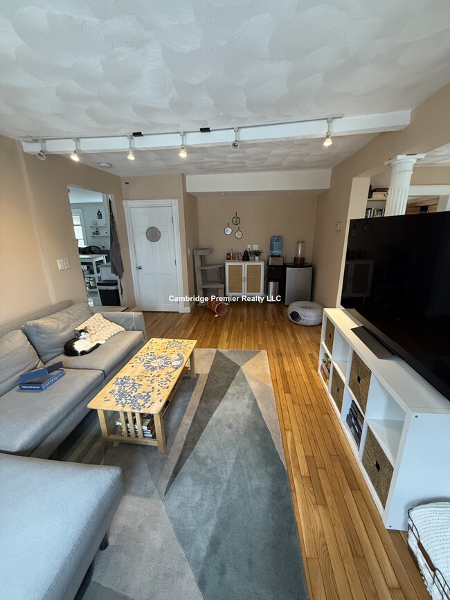 Photo - 60 Linwood St Unit 2