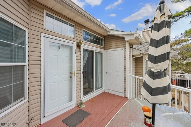 Photo - 28 Spruce Ct