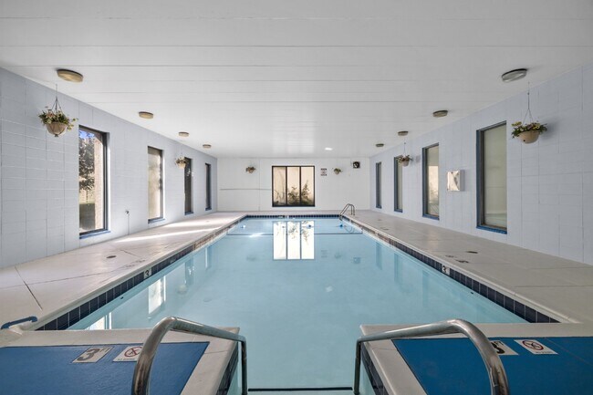 Photo - Large, updated, two bedroom available Febr... Unidad #155