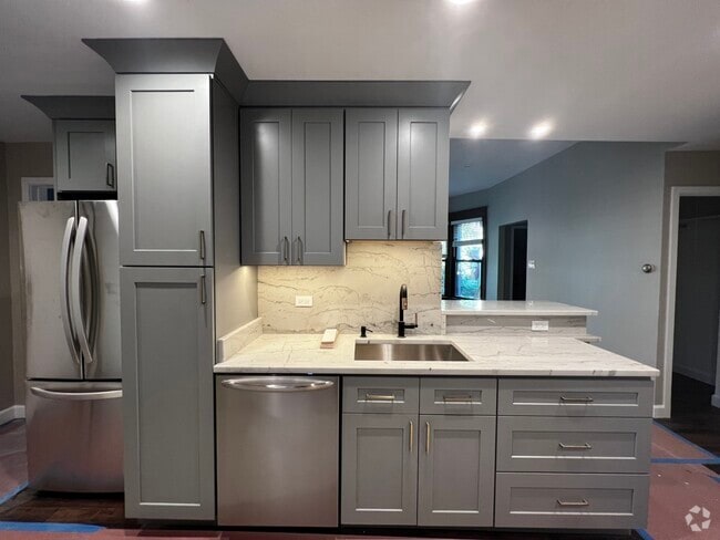 Building Photo - 832 W George St Unit 1R Rental