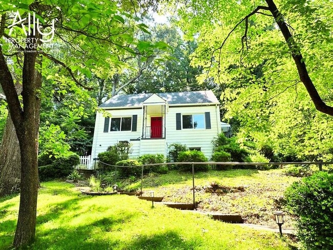 Photo - 722 McIntire Rd