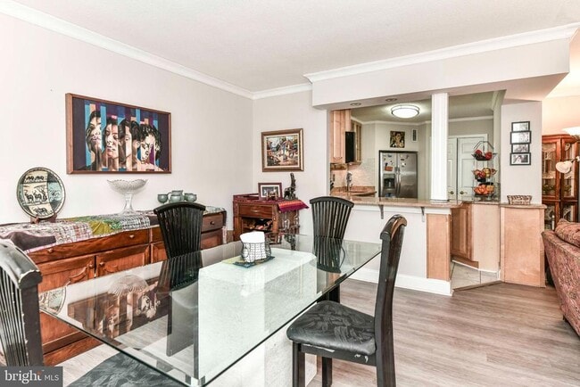 Photo - 309 Yoakum Pkwy Unit 408