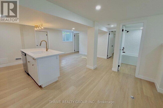 Photo - 444 Ridgewood Cres