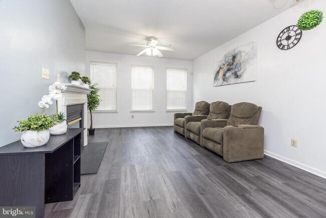 Photo - 483 Fort Hill Cir