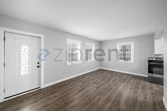 Photo - 633 Spring St