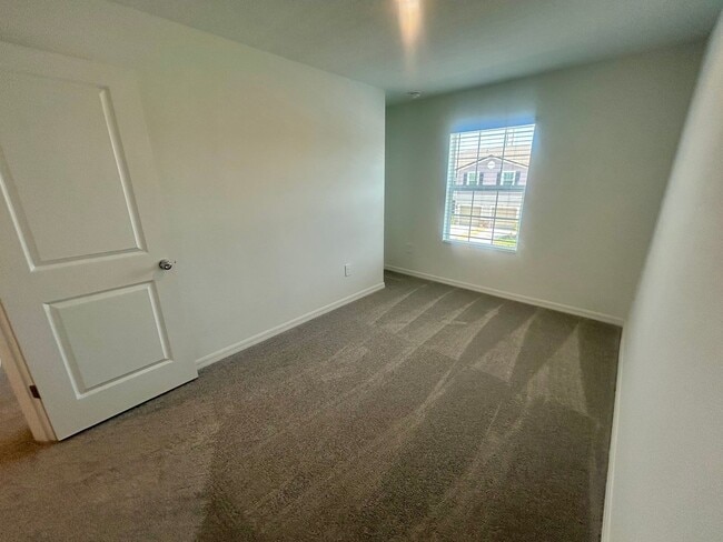 Photo - Stylish Townhome in the Heart of Ruskin – ...