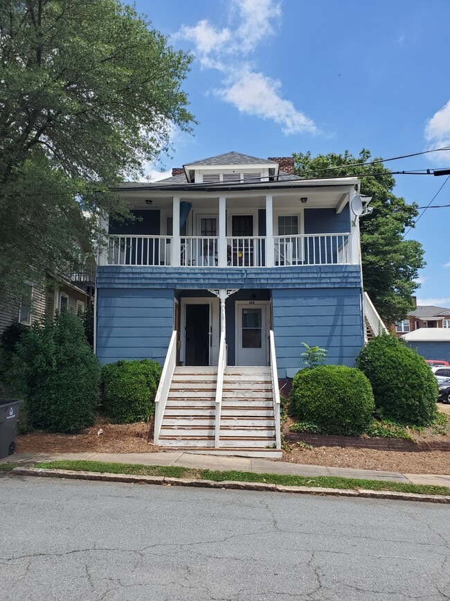 Building Photo - 115 S Spruce St Unit 3