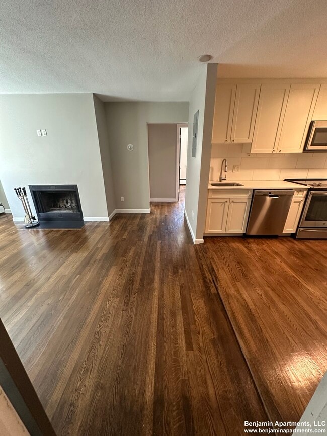 Building Photo - 50 Evergreen St Unit 28