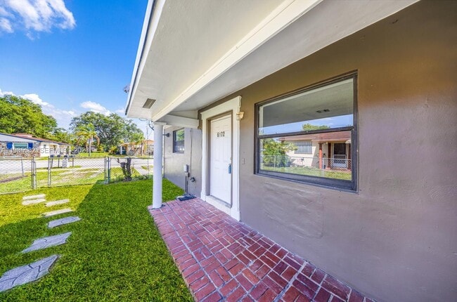 Photo - 6172 SW 44th St Unit 1