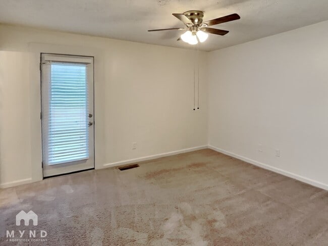 Photo - 456 Hardy Way