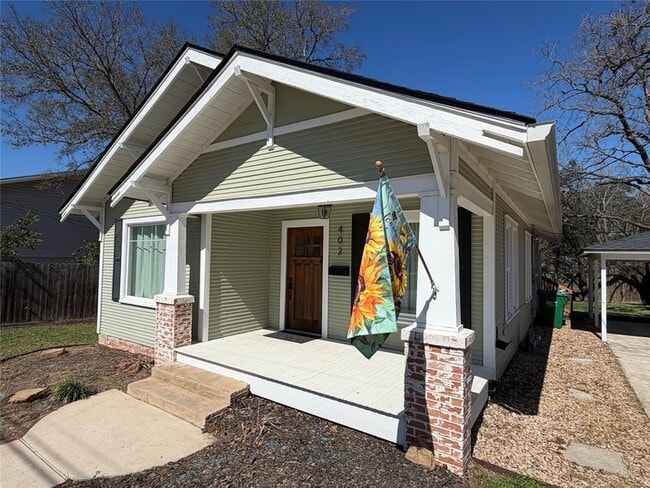 Building Photo - 402 W Third Street Unit