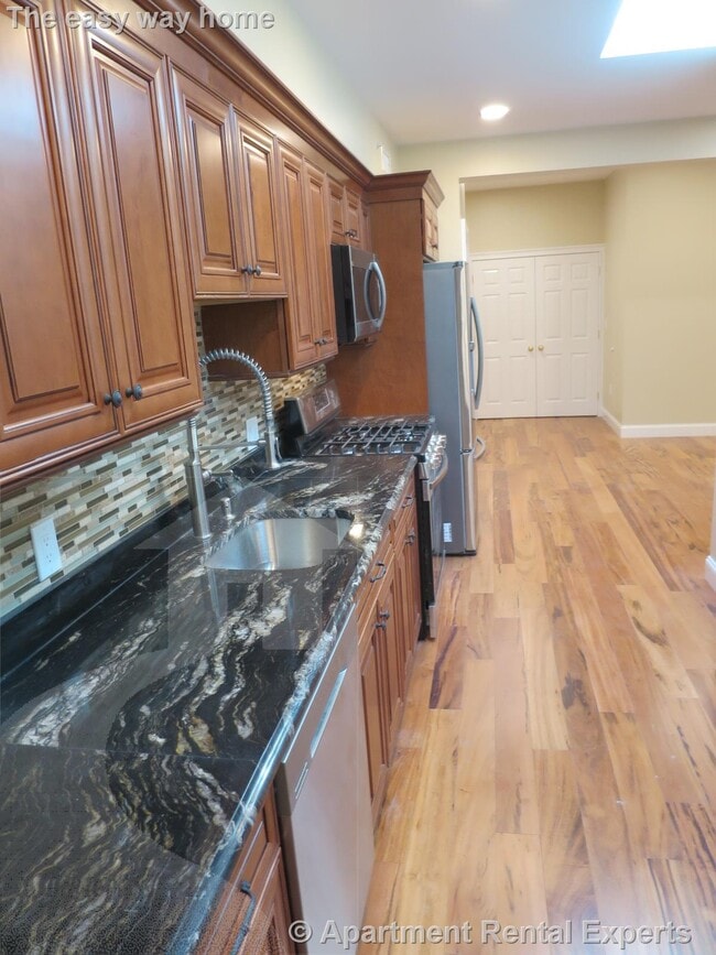 Photo - 136 Inman St