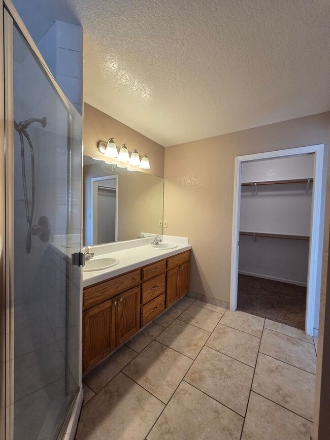 561 Bordeaux Pl