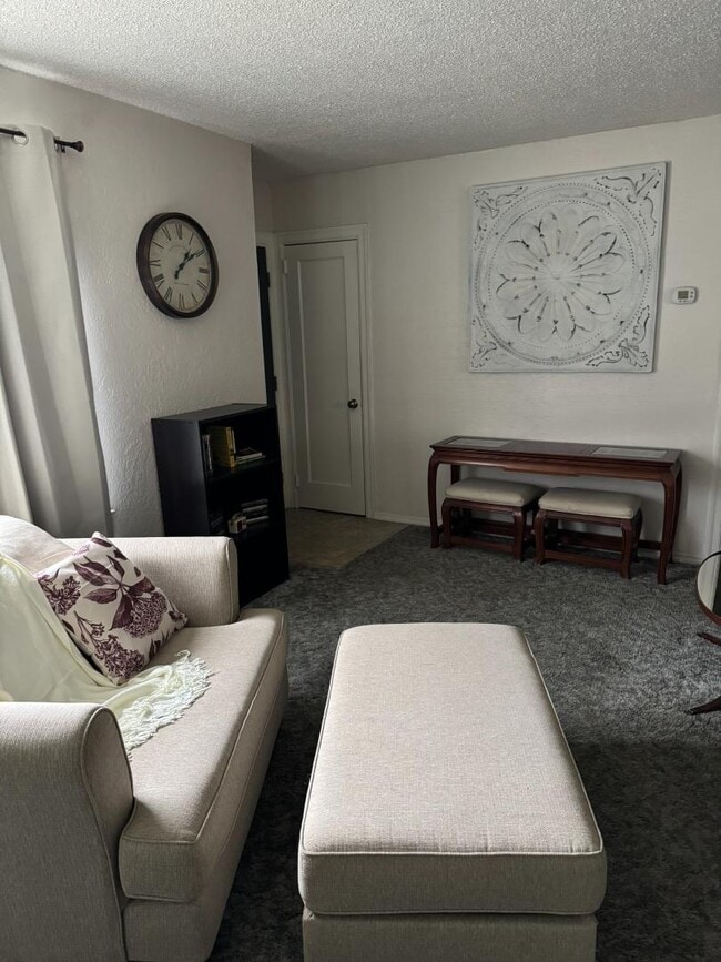 Building Photo - 406 Newtown St