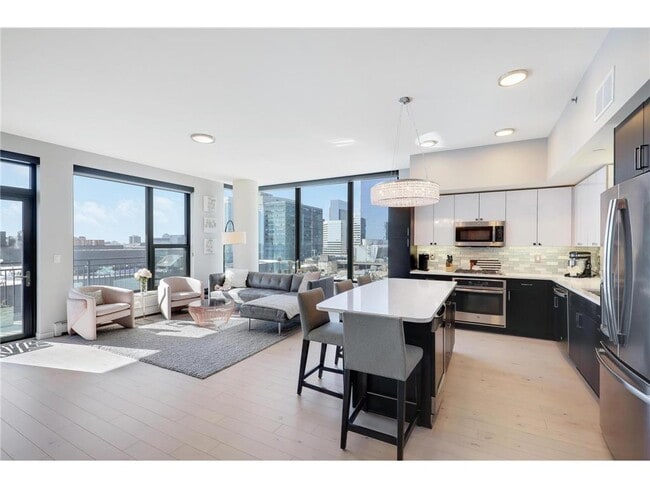 Building Photo - 740 Portland Ave Unit 907