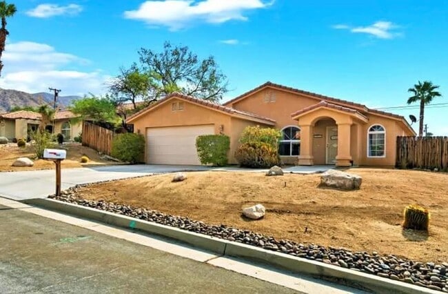 Building Photo - 9830 Valencia Dr Rental