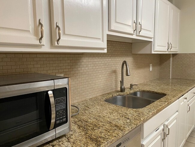 Kitchen - 255 North Rd Unit xx