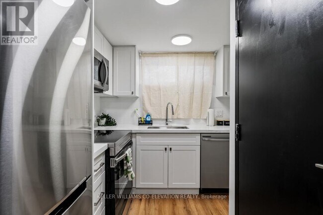 Photo - 610 King St E