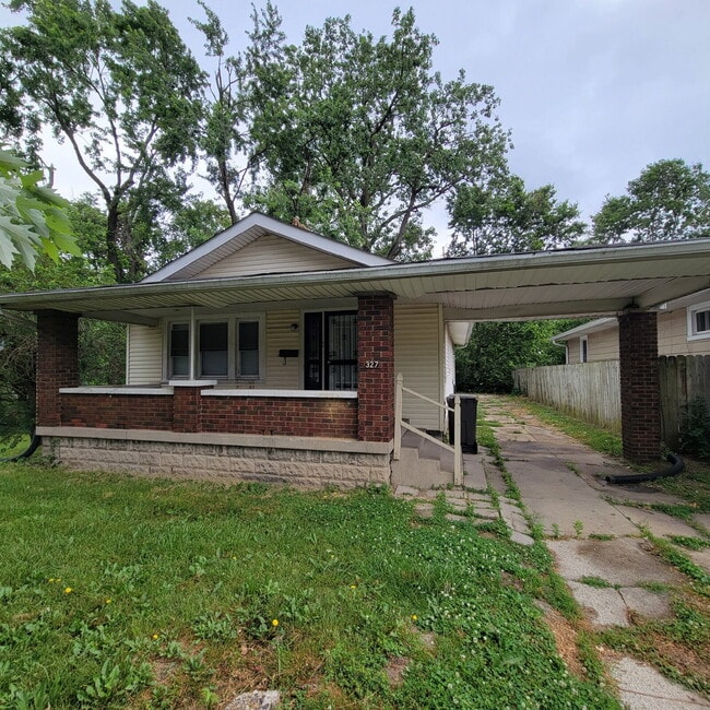 Building Photo - 3 Bedroom Westside Home