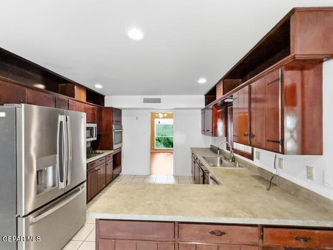 Photo - 9000 Rancich St