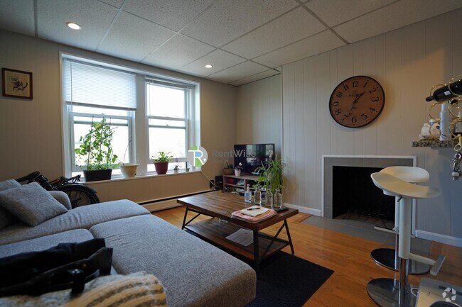 Building Photo - 1055 Beacon St Unit 7 Rental