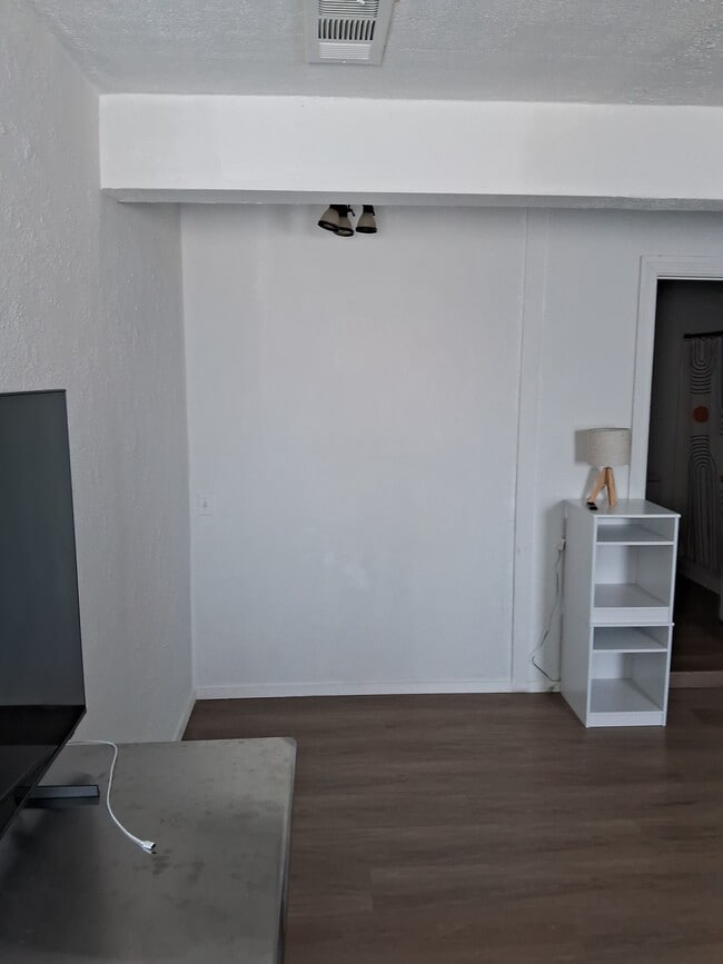 Building Photo - 207 Arnett Dr Unit Studio with Kitchenette