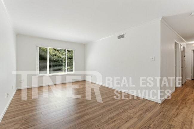 Photo - 6000 Coyle Ave