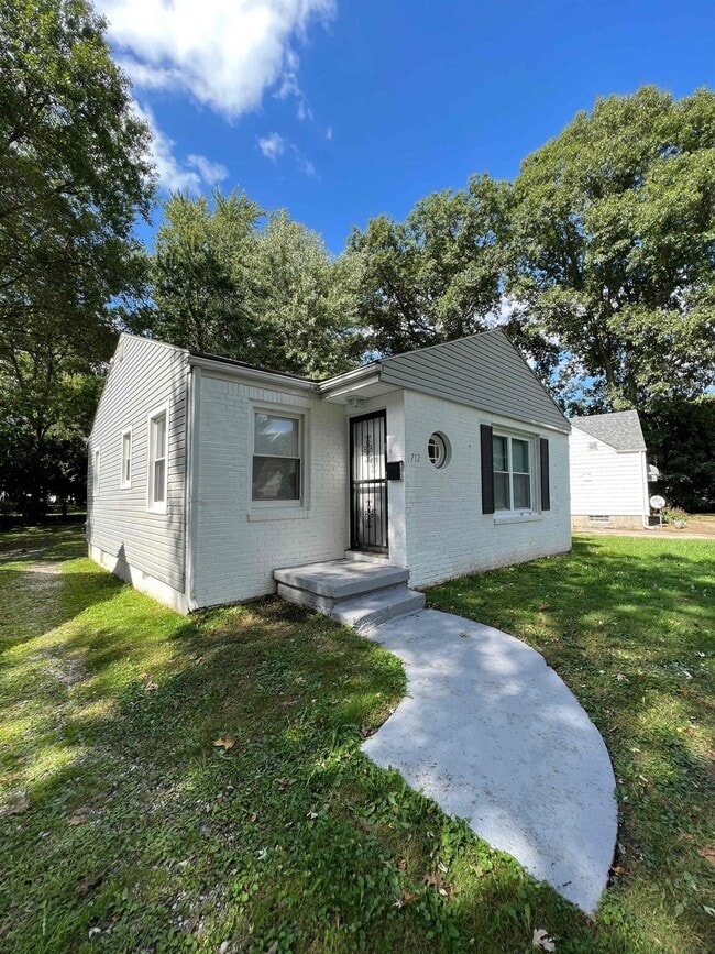 Building Photo - 712 Good Park Blvd