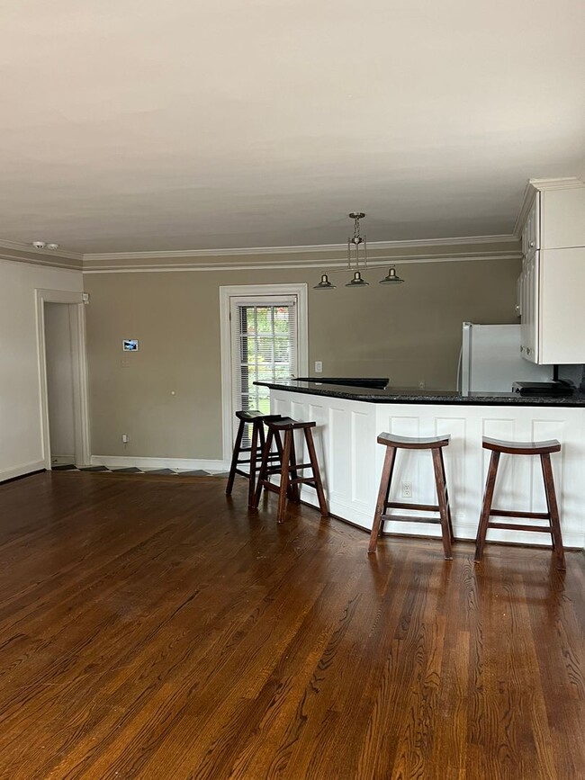 Photo - -- AVAILABLE SEPTEMBER 4TH -- 2 BR / 1 BA Beautiful Historic Carriage House on Monument Ave! Avai...